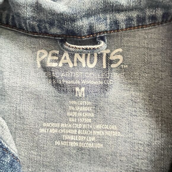 Peanuts Global Artist AVAF Denim Jean Jacket Stretch Charlie Brown Graphic Sz M - Picture 3 of 6